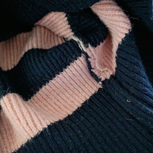 Chunky Black & Pink Striped Ribbed Sweater – Medium - Picture 6 of 12